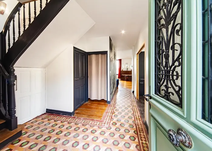 Prázdninový dům Jolie M'home, Le Puy Du Fou, 15 Pers, 7 Ch, 5 Sde, 5 Wc *